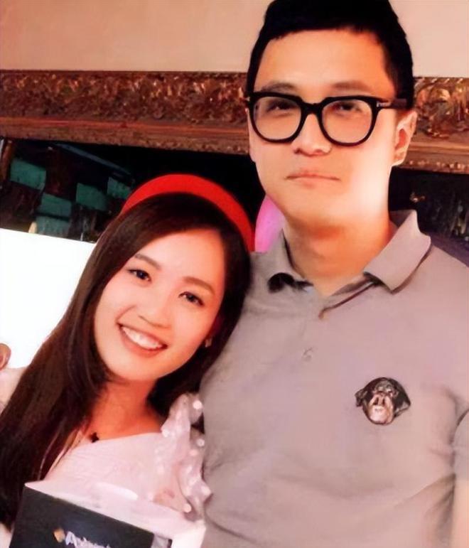 我感觉这两个人可以考虑重新结合在一起！

为什么这么说呢？首先，这两人的长相都是