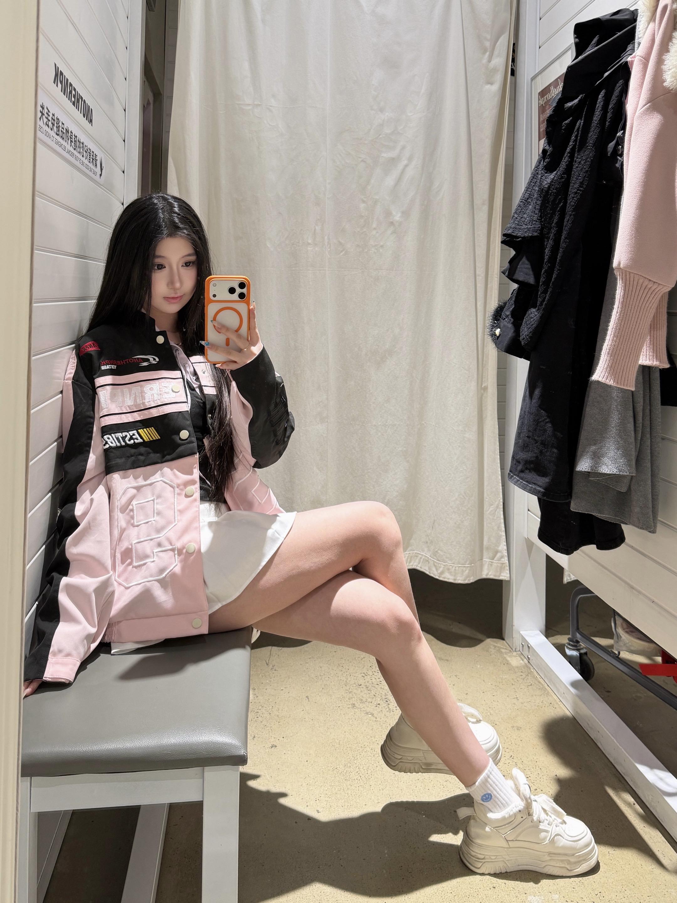 ANPK女装店新年逛店天花板来啦✨进店就被高颜值帅哥店员拿捏，收银台的...