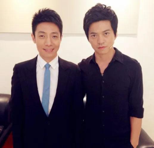 一次，李健结完账，对朋友说：“华为手机太糟心了，我要换成水果的。”朋友一脸纳闷：