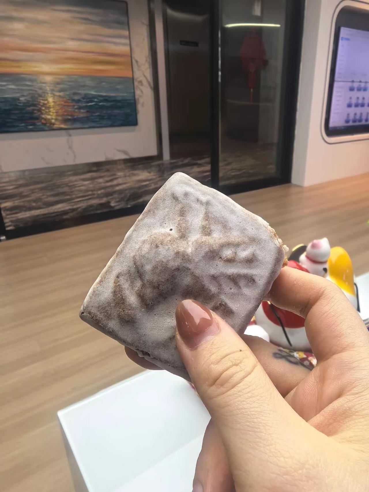 俄罗斯这玩意太难吃了齁甜，闻起来一股香料味，对了长沙有推荐好吃的不？臭豆腐我知道