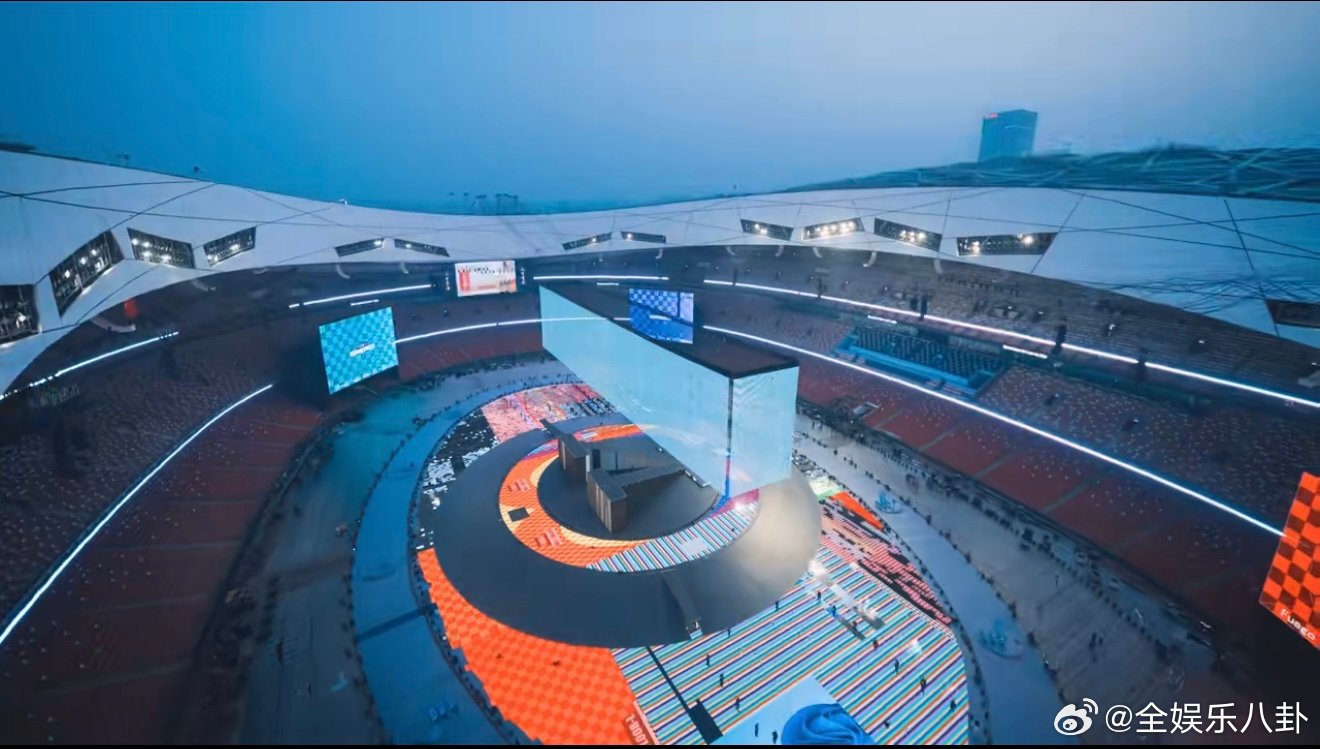 张杰鸟巢演唱会搭建vlog张杰演唱会搭建vlog从一束光到漫天星辰，张杰鸟巢舞台