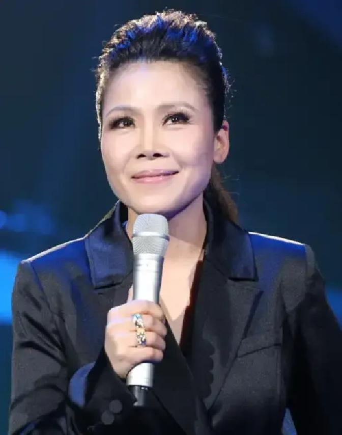 2005年6月16日下午3点，田震在21东方唱片公司接受采访。记者贾维问起新专辑