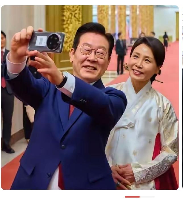 韩国总统李在明携夫人这次访华，在极度受宠的大环境下，可谓岀尽了风头岀，但不知回去