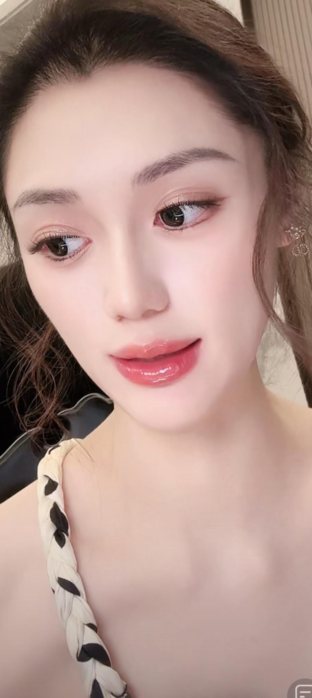这个小姐姐的妆容好精致！