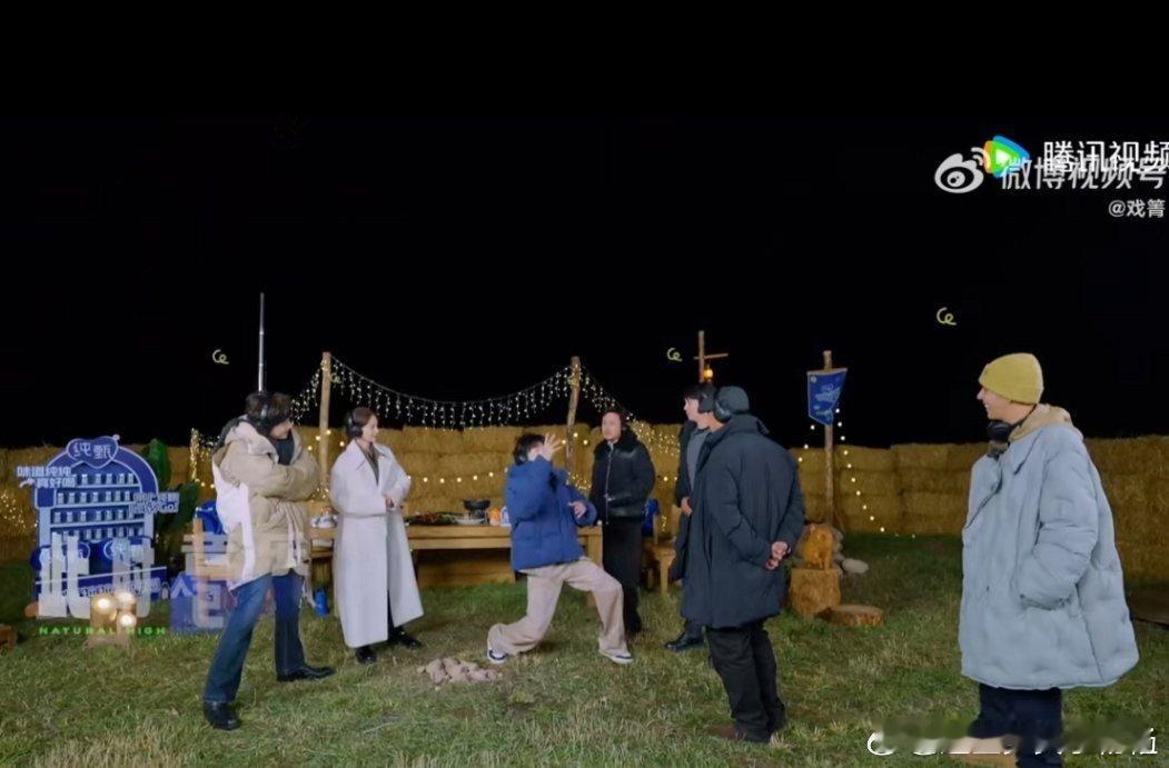 #宋亚轩沈腾 姜还是老的辣具象化# 宋亚轩和沈腾太逗了！小宋努力证明不是“卧底”