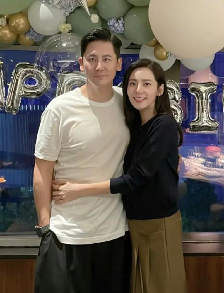 真正高段位的婚姻，早就戒掉了毫无瑕疵的“清白感”。
秋瓷炫结婚九周年的Vlog