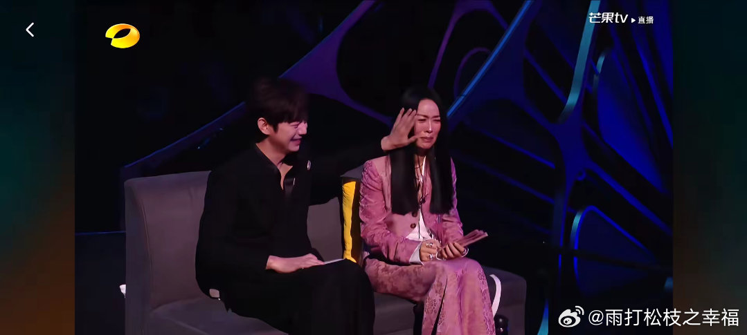 窦靖童演唱那英从头哭到尾窦靖童在《歌手2026》舞台上演唱父亲窦唯的经典曲目，台