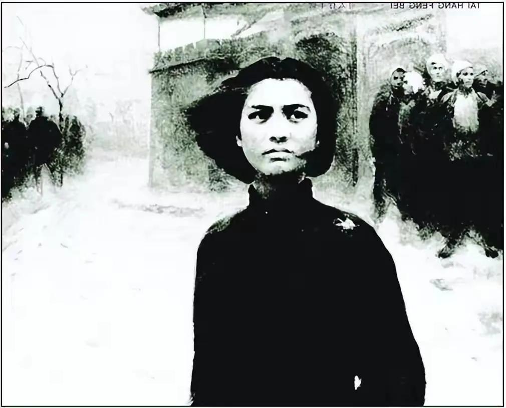 1943年，鬼子将刘耀梅捆绑在树上，用锋利的刀子割她身上的肉，刘耀梅疼到晕厥，这