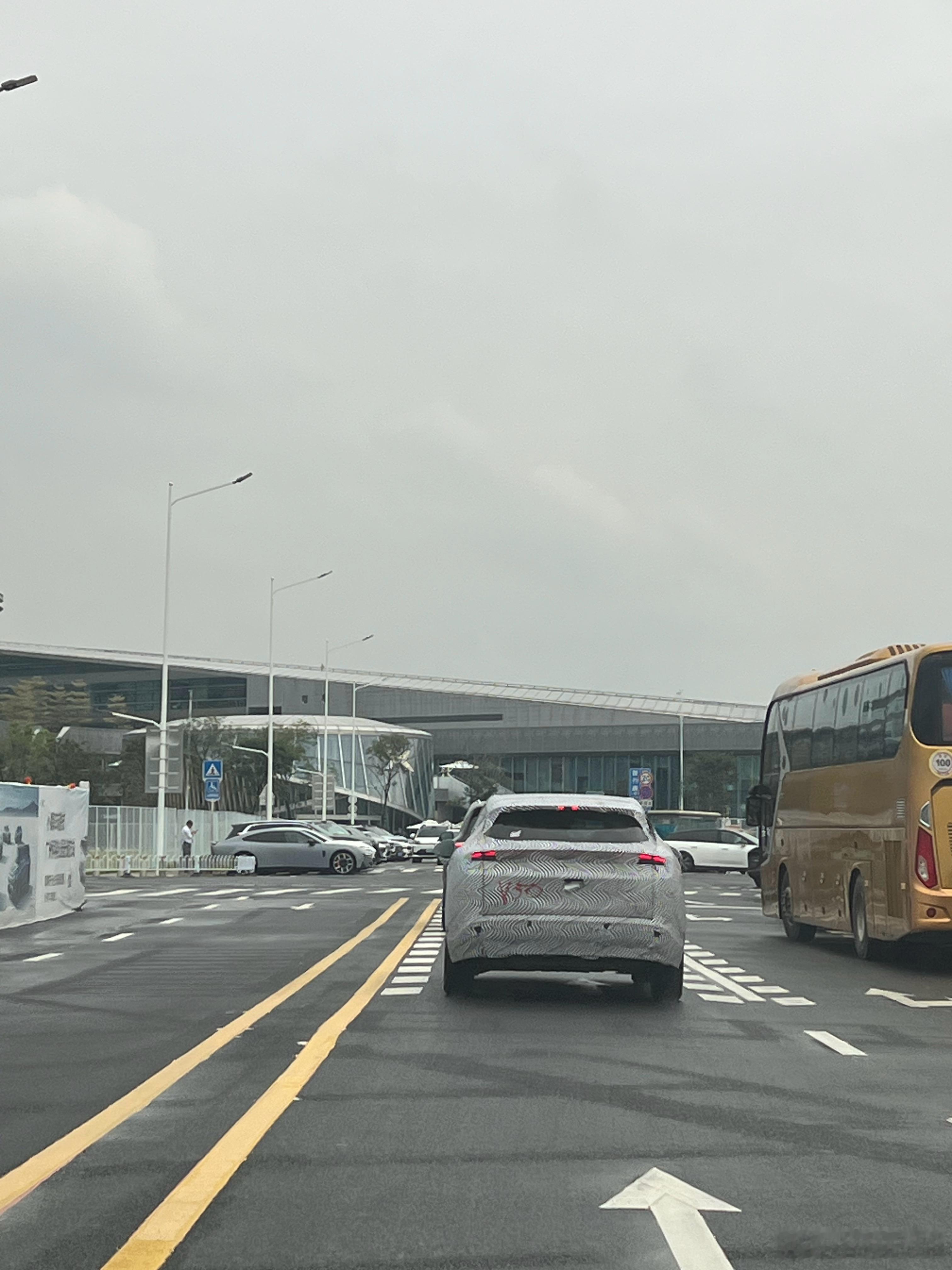 每次去小鹏，更好奇他们一不小心露了一辆什么车？大v聊车 ​​​