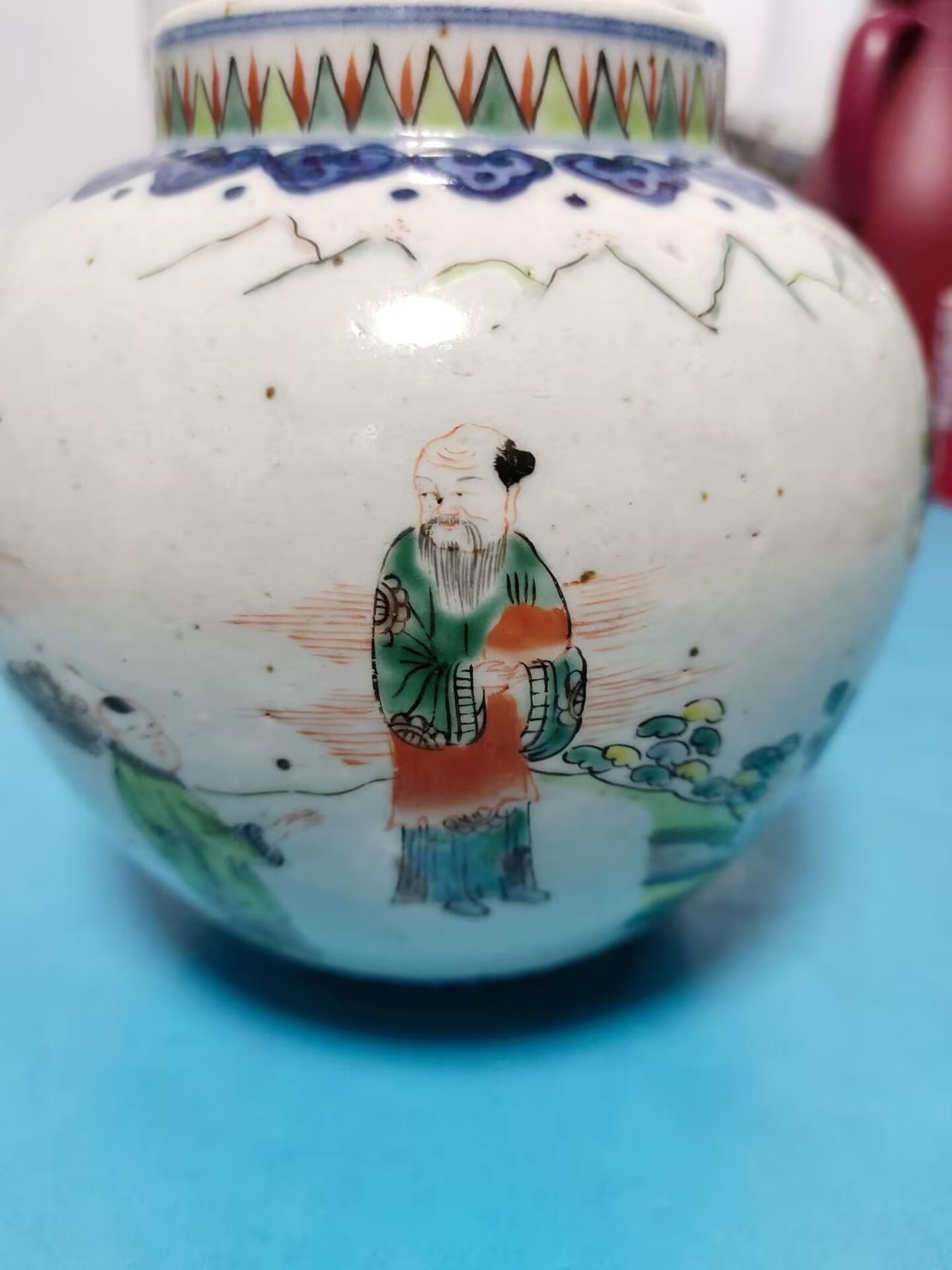 晚清民国青花五彩高士访友图小罐 鉴赏
 
此件为民窑青花五彩小罐，器形小巧规整。