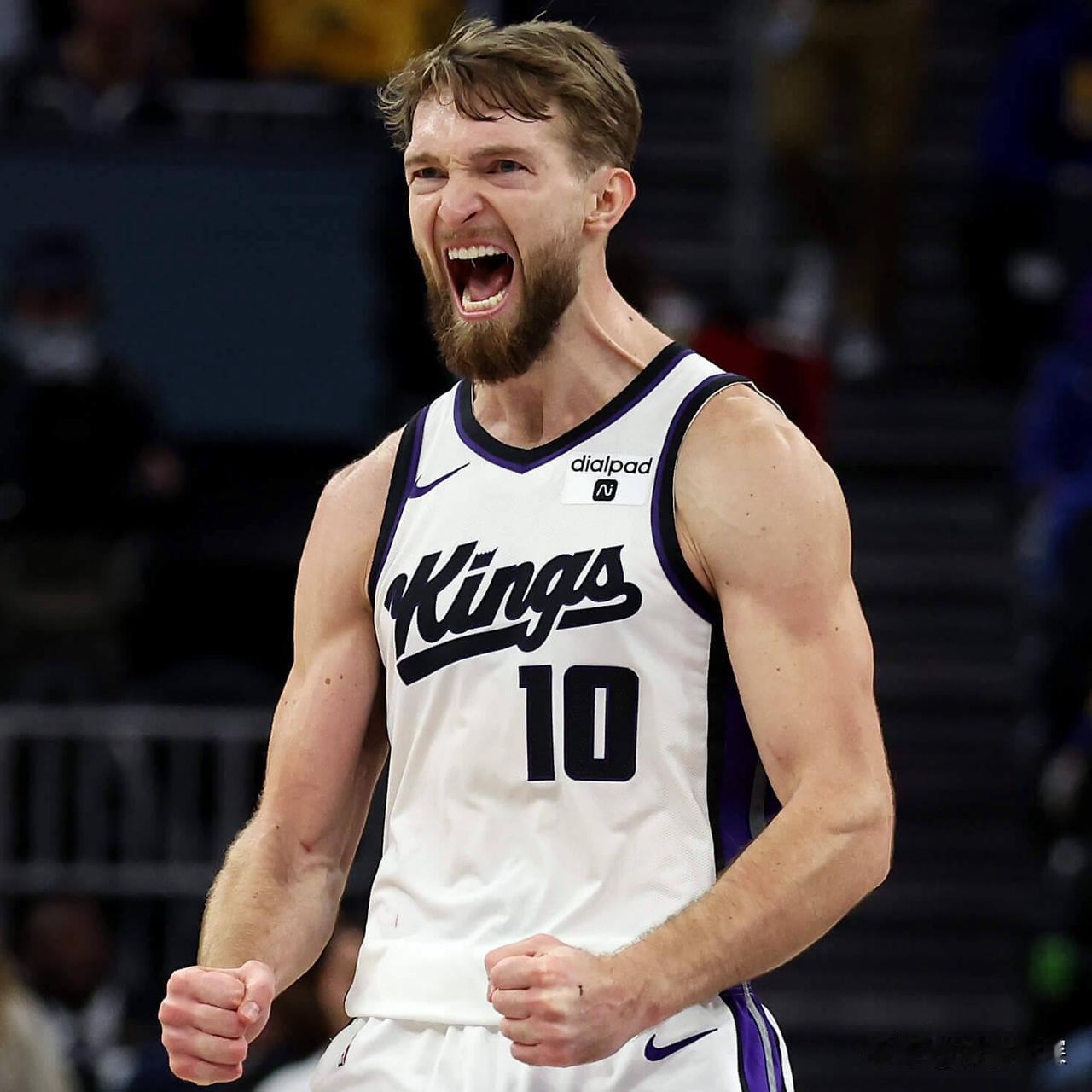 好惨！三届全明星也被放上交易谈判
据美媒NBACentral报道，国王正与黄蜂讨
