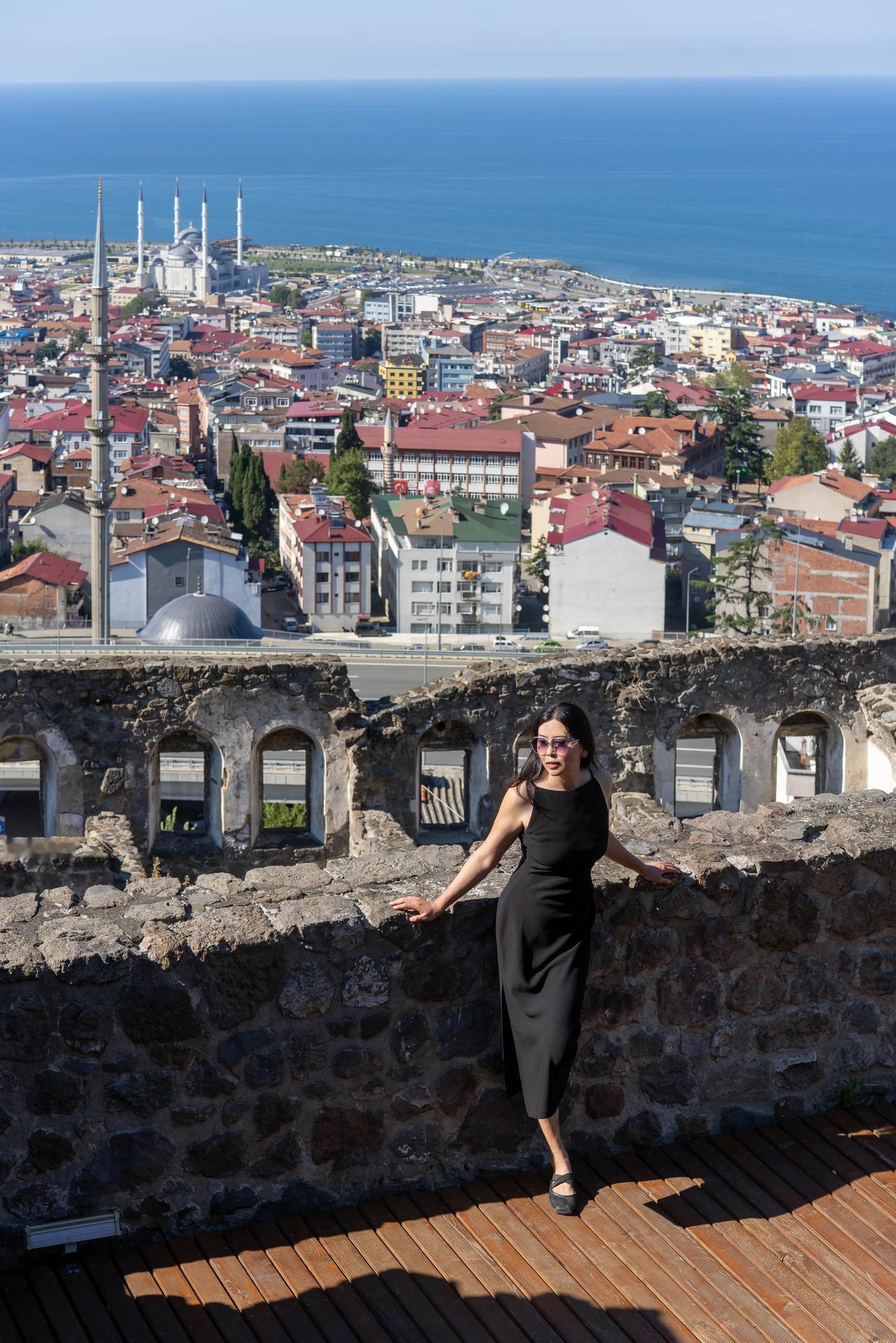 在特拉布宗旅行，博兹特佩山的山腰上，有一个女子修道院（Kızlar Manast