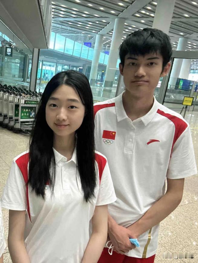 干饭哥、阿条姐，欢迎天才少年回国！
比赛完的干饭哥和阿条姐已于今日回到北京，在机