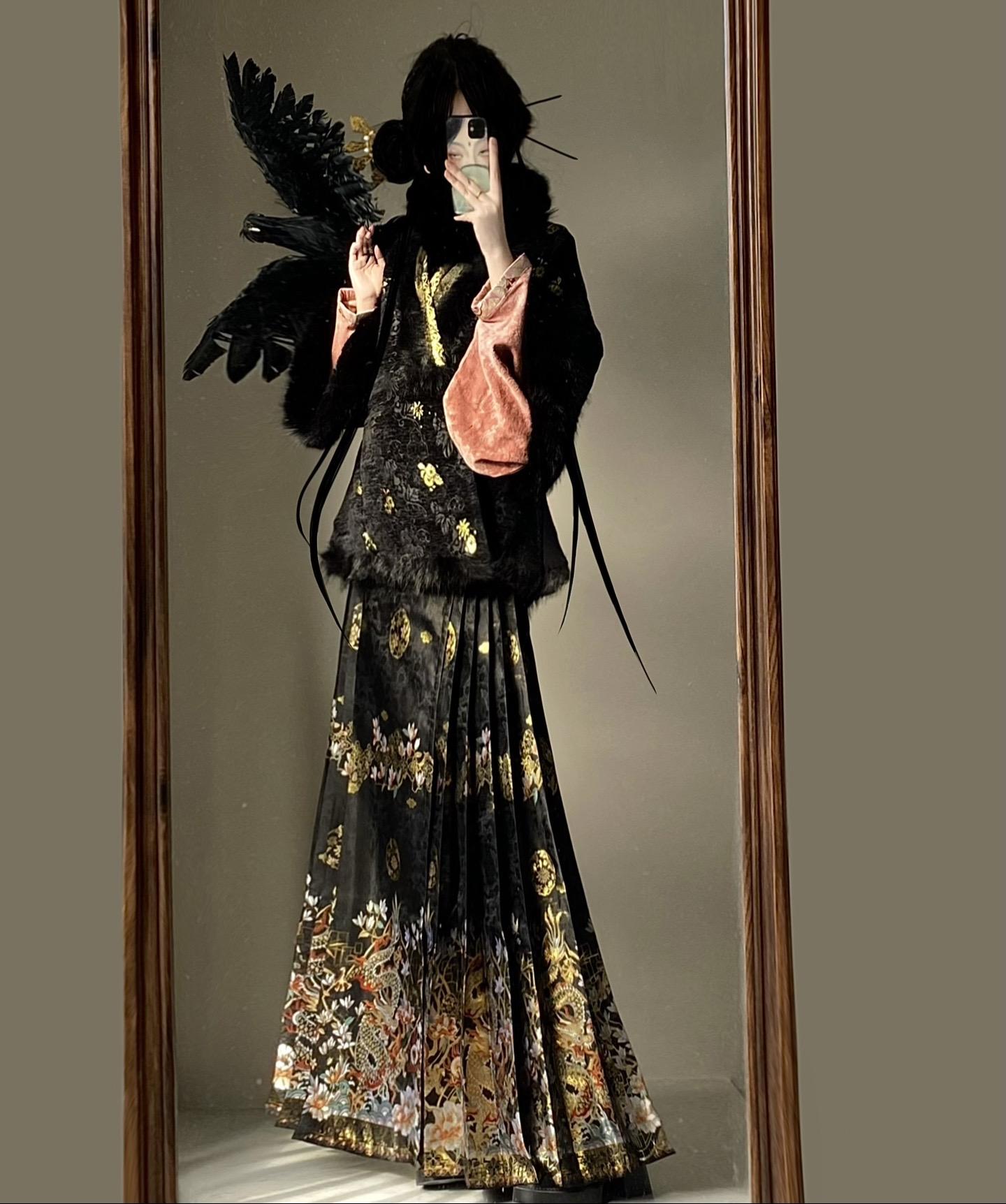 “嗯？你眼里还有没有我这个族长？！”