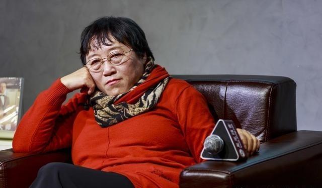 性学专家李银河说：“给所有男人一个忠告，不管一个女人多漂亮，身材多出众，哪怕好到