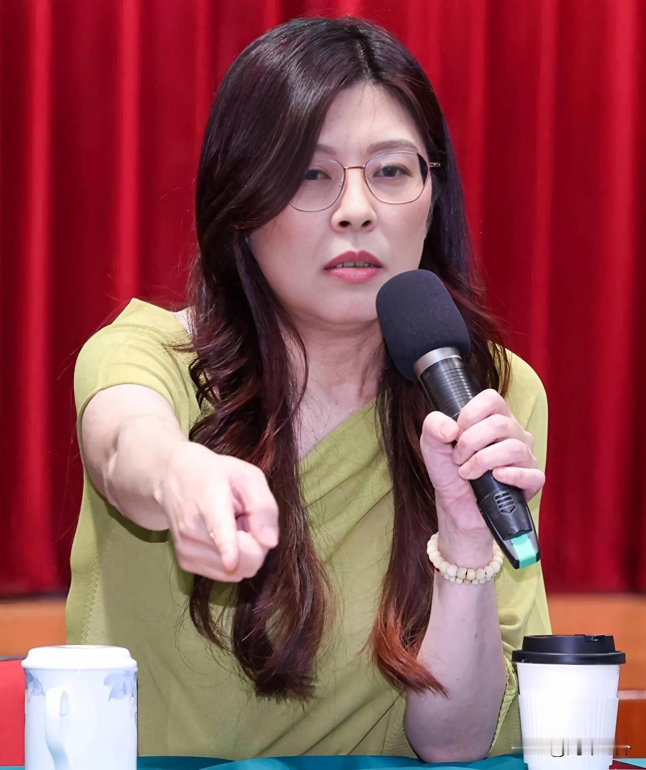 600万份连署签名，是中国台湾地区民众甩给赖清德的一份民意答卷；国民党主席郑丽文