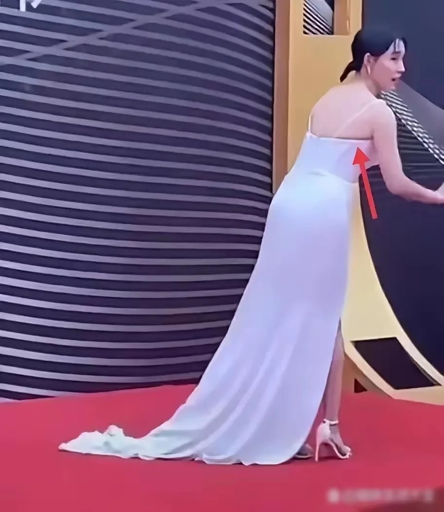 这是秋雅嘛？怎么都认不出来了 