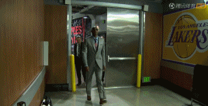 那一天，走入球员通道的科比💜💛科比宣布退役十周年全网热点共创计划