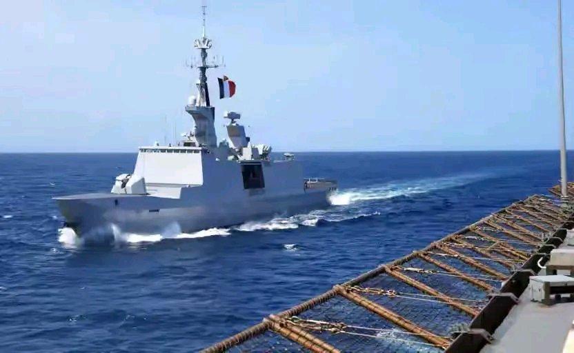 法国这波操作真是让人摸不着头脑。法国海军在公海扣押了一艘11万吨级俄罗斯“影子舰