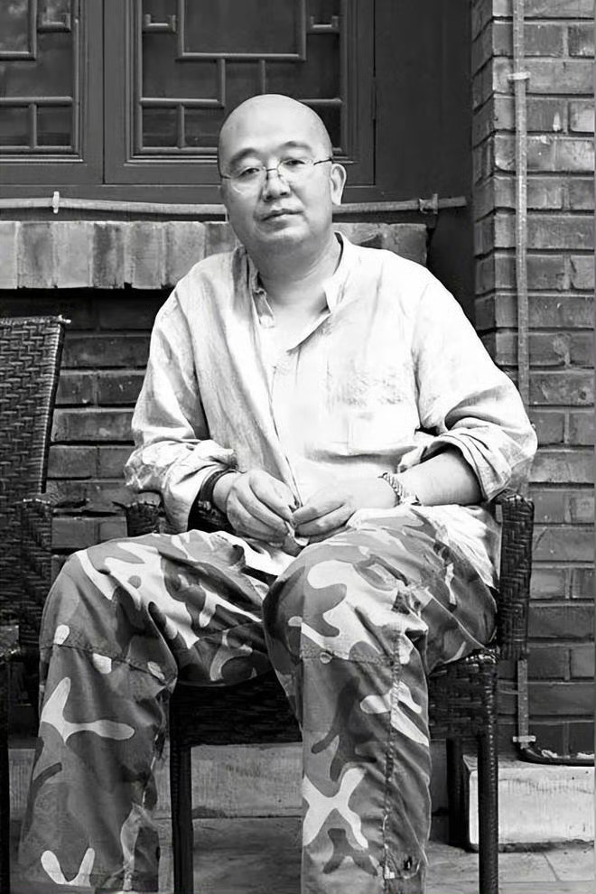 新华社战地记者唐师曾因病离世人死为大，对于唐师曾不做任何评论。单纯说一个题外话，