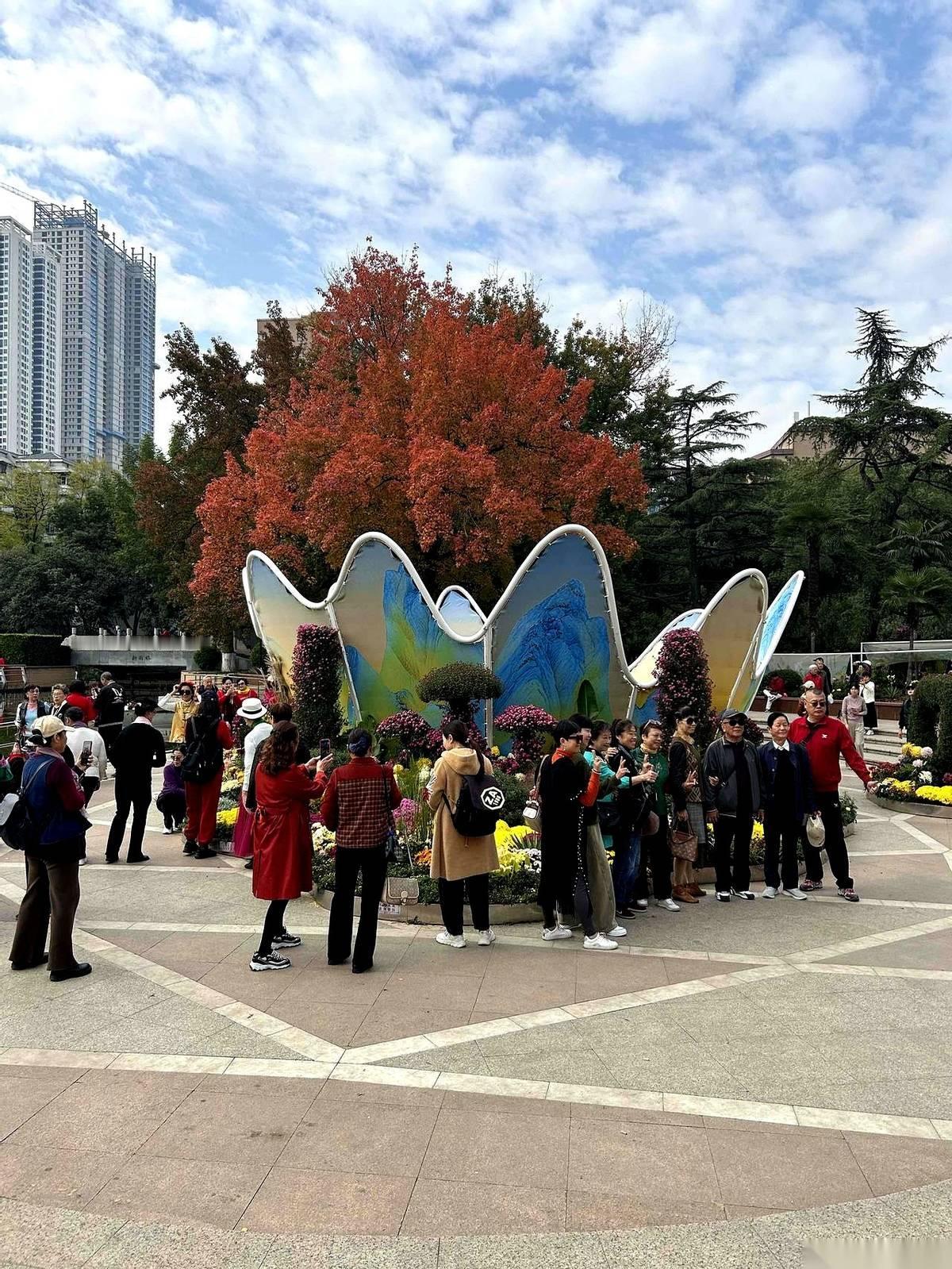 我人生中扔过最心疼的东西，是一块长了毛的布丁蛋糕。
那是第一笔工资买的，武广一楼