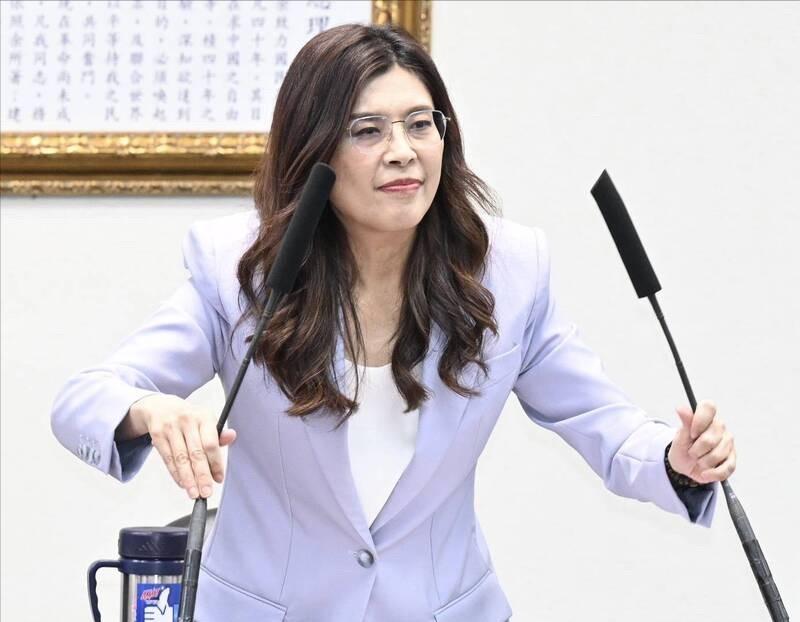 传郑丽文访美要侨民落地接待 尹乃菁澄清：沟通有误 但坦言"国民党经费紧张"
近日