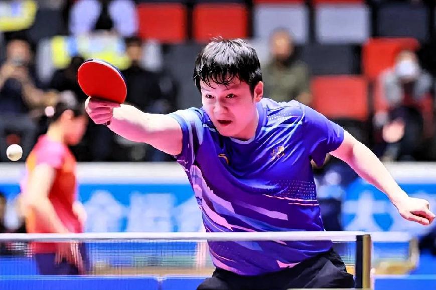 ：
 
1. 技术发挥稳定且关键分能力突出：他的技战术体系愈发成熟，正手爆冲和台