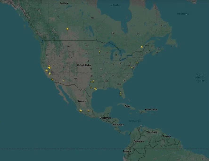 目前，所有美国空军飞机似乎都已关闭了公共飞行追踪应答器。因此，在 FlightR