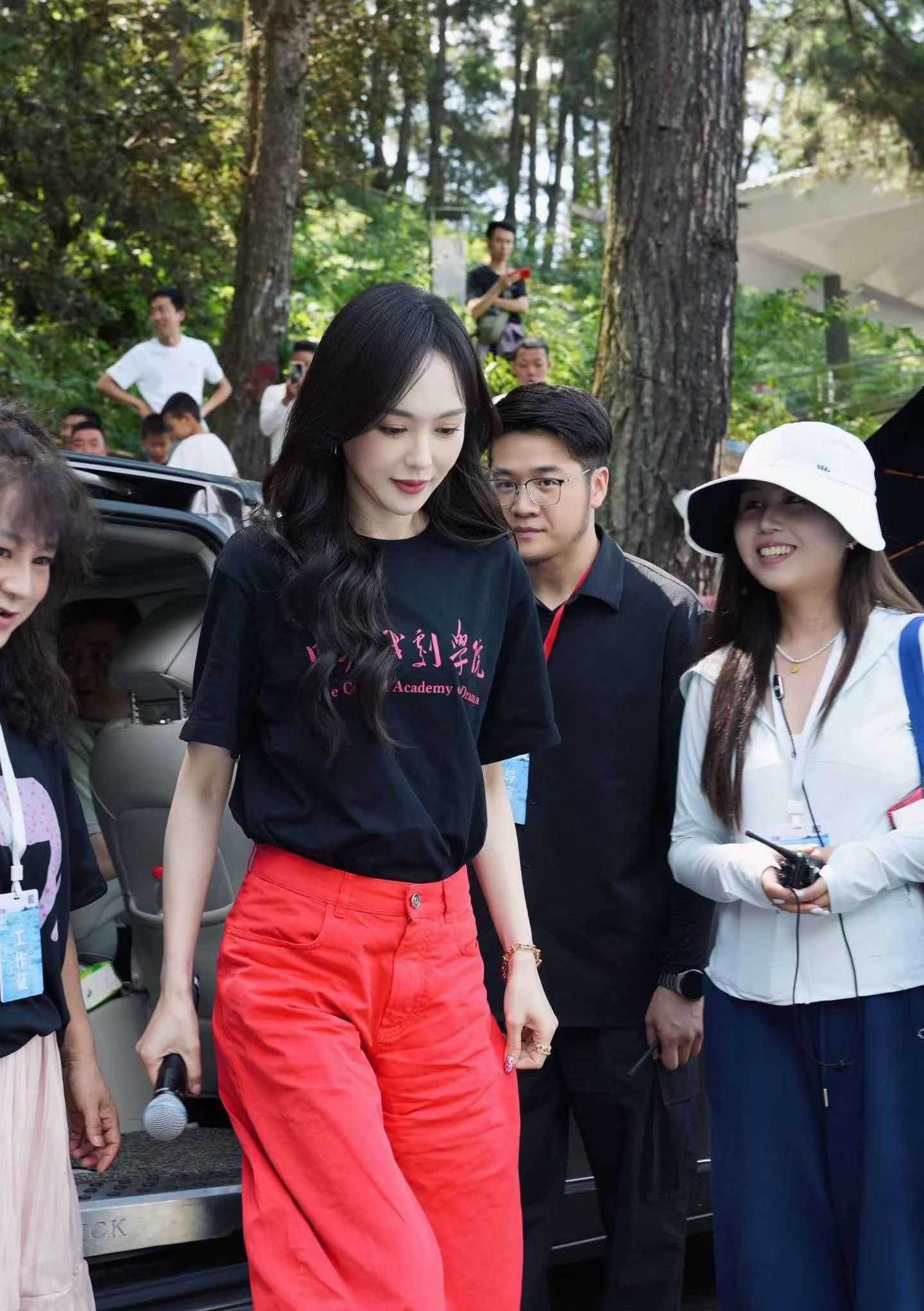 近距离更美啦😍唐嫣