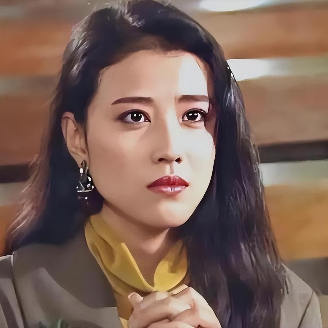 演员，周海媚说，年轻的时候，太拼了，拍戏，一拍就是四天三夜，几乎没有什么休息时间