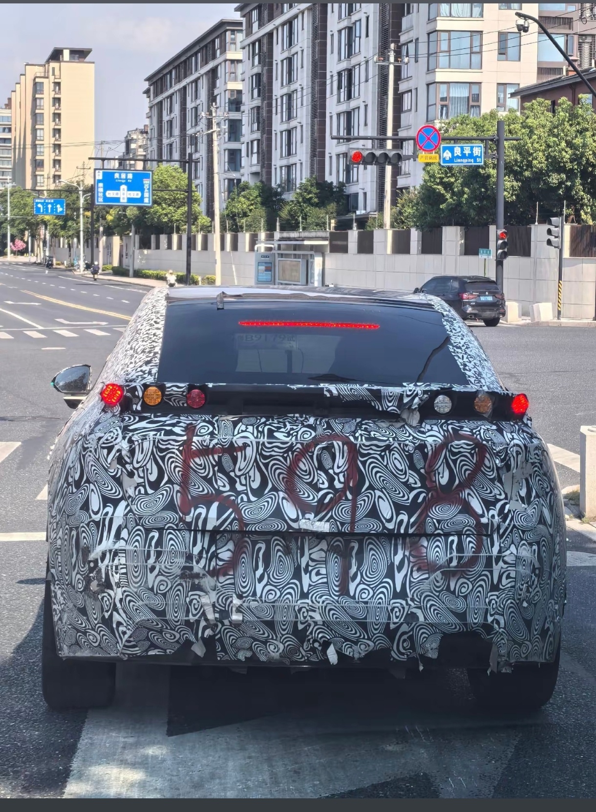这就是...所谓的...行走的红绿灯吗生活手记
