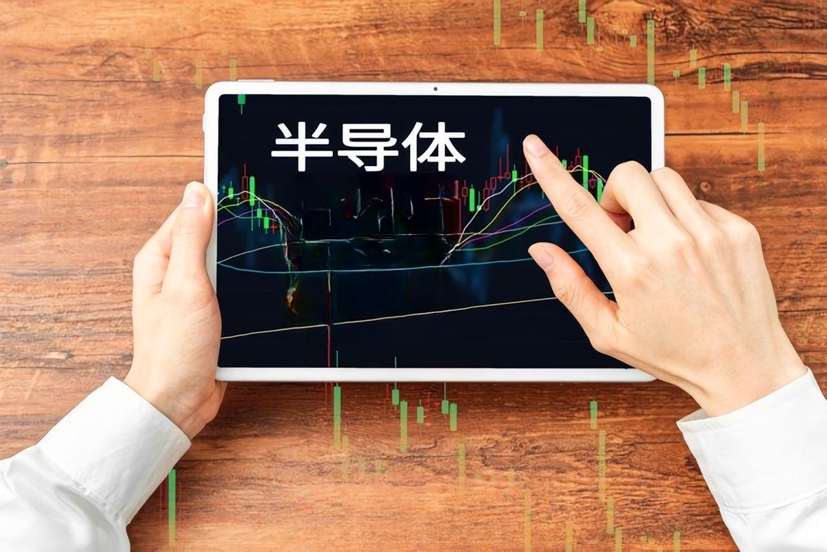 大盘冲高回落、半导体跳水！本轮反弹结束了？下周行情说透了
大盘好好冲高，尾盘突然