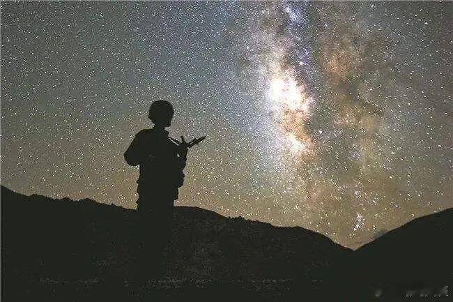 东风快递火箭军正青春火箭军 将梦想谱成旋律，为每一个奋斗的日常注入动感的节拍 《