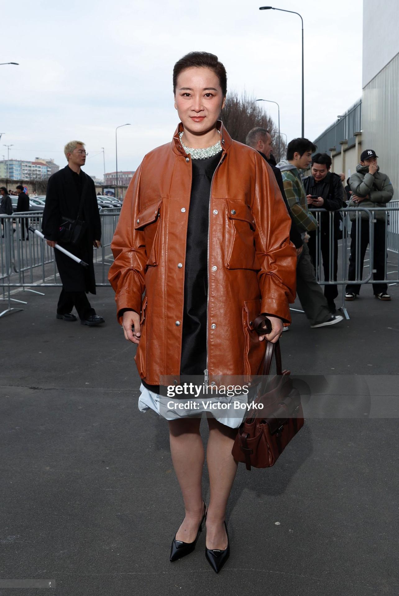 贾玲｜Prada大秀 我们玲儿抵达秀场，G社生图下依旧保持绝佳好状态～📸男装周