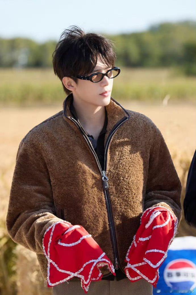 黄景瑜一出手，王安宇秒变“人间唢呐”！按摩床上疯狂扭动，疼出痛苦面具，“哞哞”叫