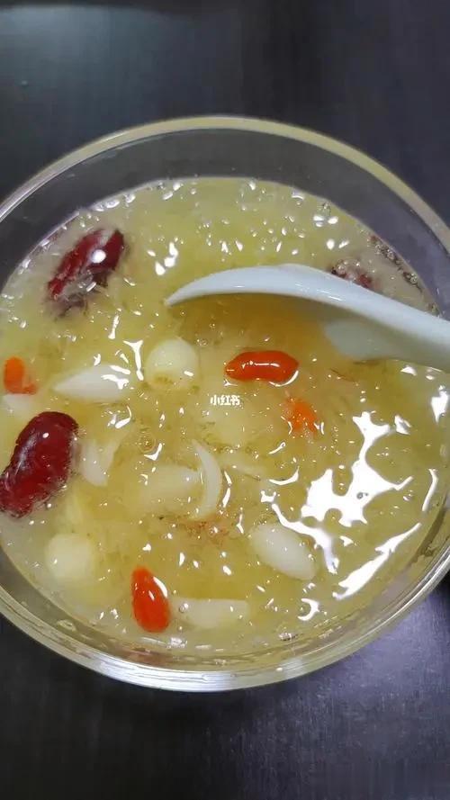 孩子睡不踏实、脾气暴躁、盗汗、咳嗽，这碗小甜汤坚持1周，效果很不错！
 
取银耳