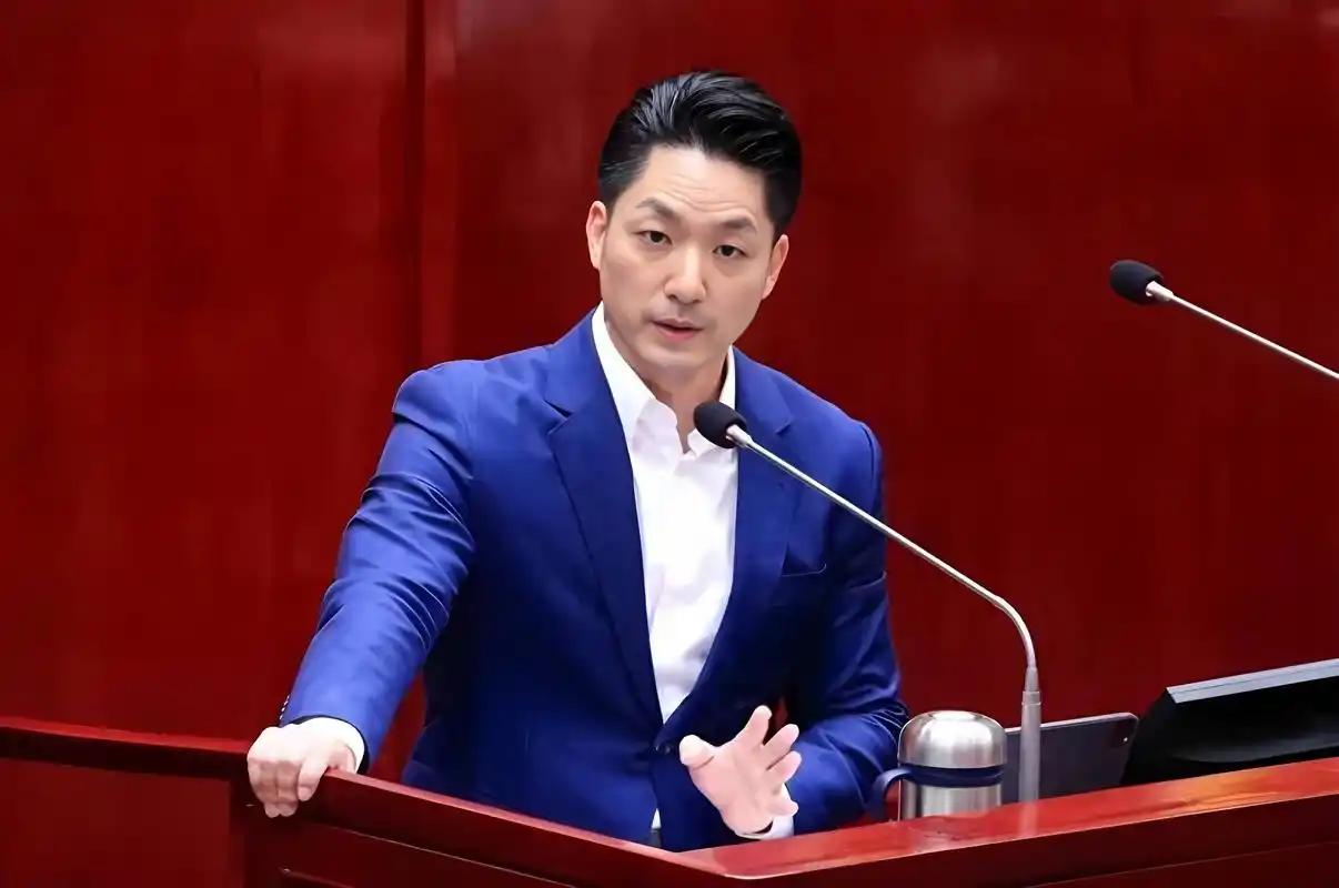 台湾地区恐怕要大洗牌！岛内正流传着一个几乎板上钉钉的预判：只要蒋万安在 2026