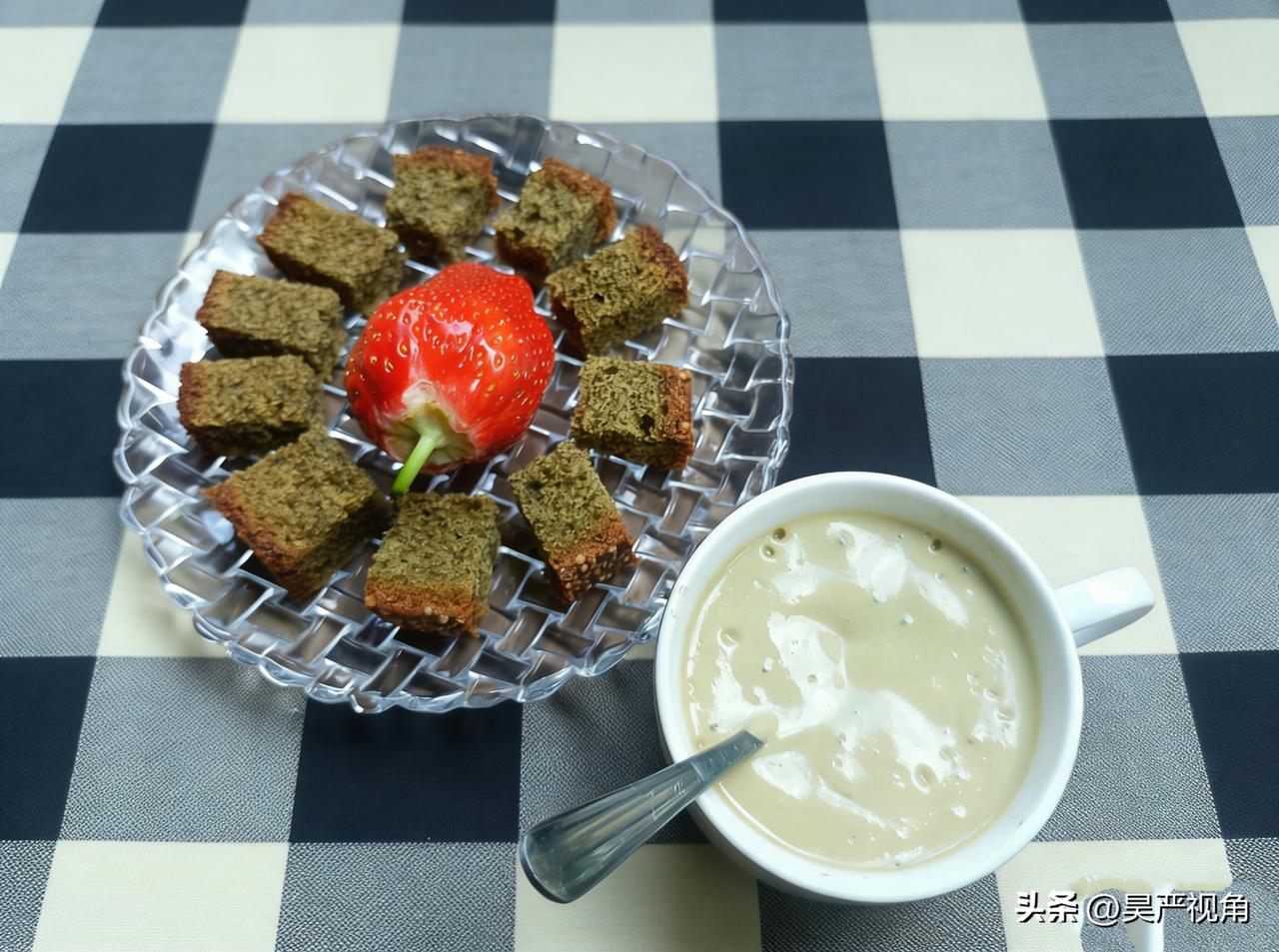 今天下午两点三十二分，真的被自己安排的这份下午茶狠狠治愈到了！
 
特意选了来自