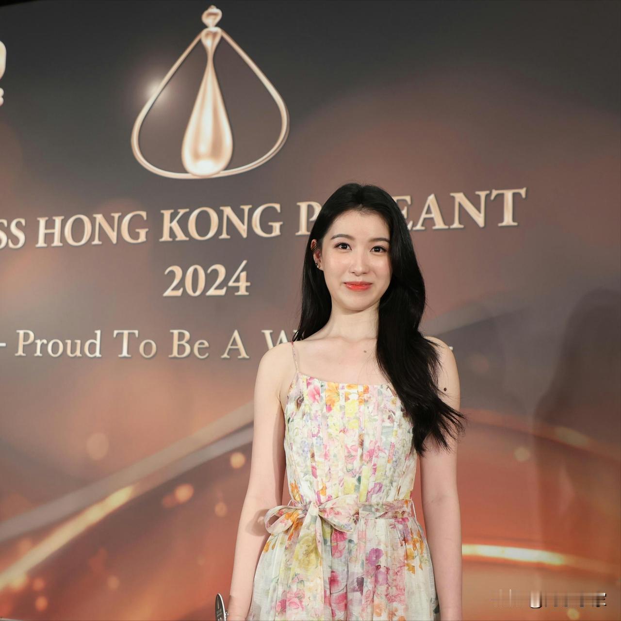 港姐2024｜佳丽吴芷靖否认吸烟裸露上身晒腹肌：不穿衣服就发自己看！
无綫今日（