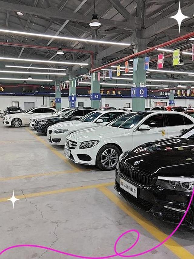 年轻人买车，究竟是选择新车，还是从二手市场挑一辆过渡车？这个问题对于许多人来说，