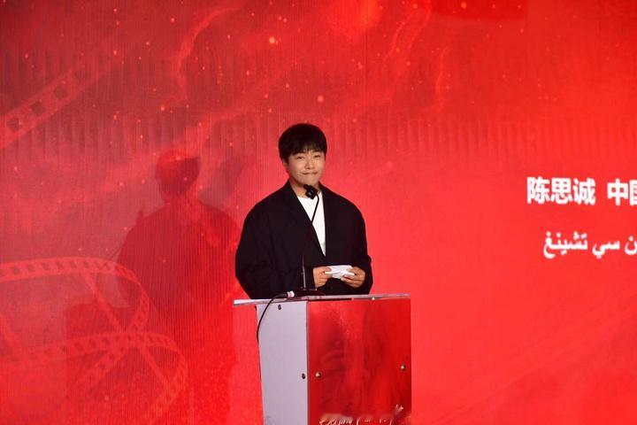 陈思诚，肥水不流外人田。
作为导演、编剧和演员，陈思诚自己的导演作品，从来不客串