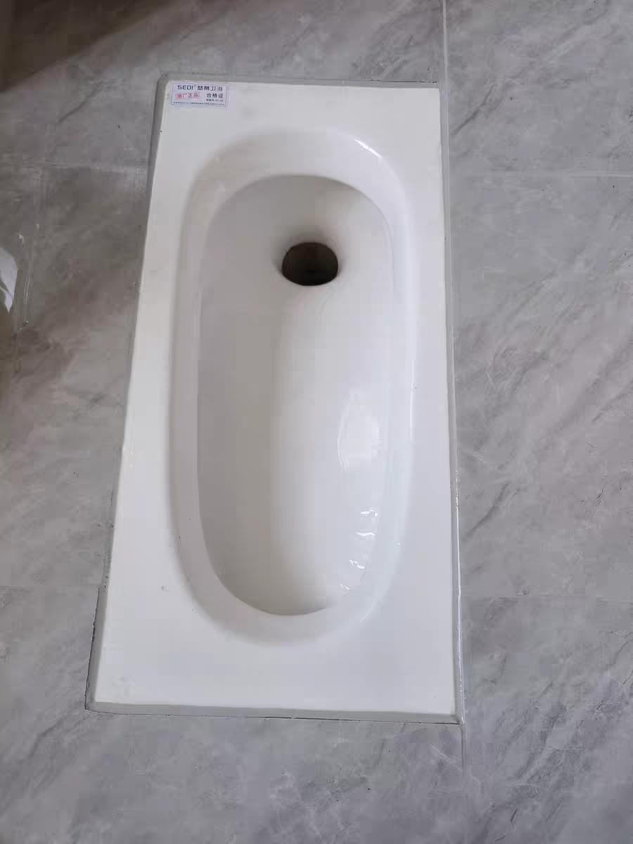 无弯直排蹲便器水箱安装。设计师