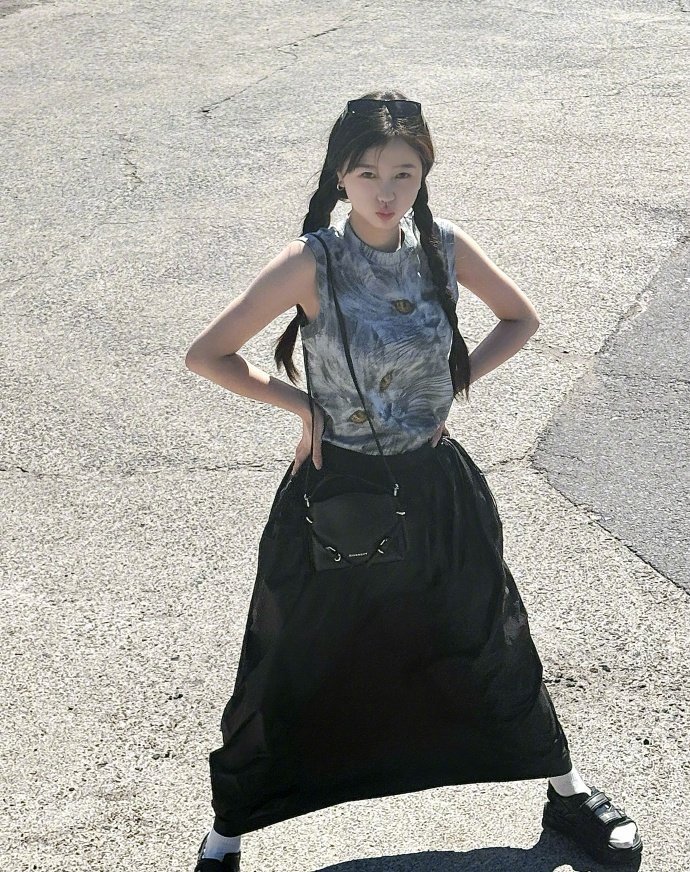 #虞书欣韩国海边plog#虞书欣韩国海边plog来啦，美美的宝儿，裤子被风吹的秒