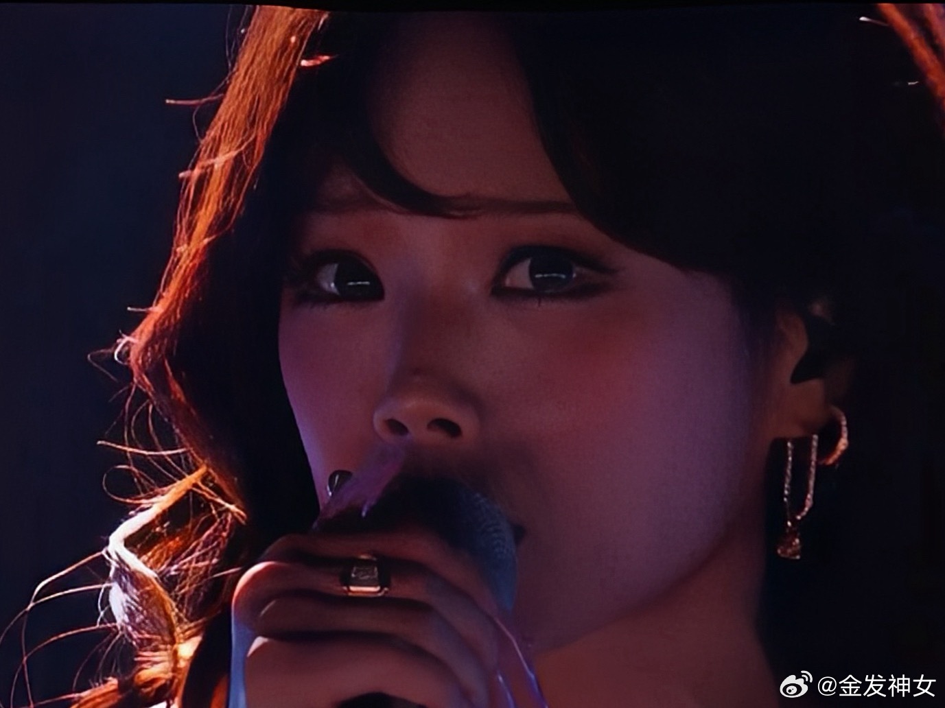 万妮达完全女王 万妮达就适合这种燃炸的歌 赢很正常 妮达太牛了！！！ 