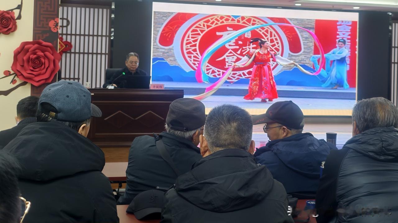 老师点评我去年入选红红火火安康年的作品了，真的很激动。

铜川群艺馆副研究员馆员