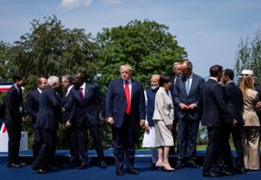 泽连斯基这趟 G7 算是白来了！6 月 16 日法国峰会现场，乌总统抱着求援的心
