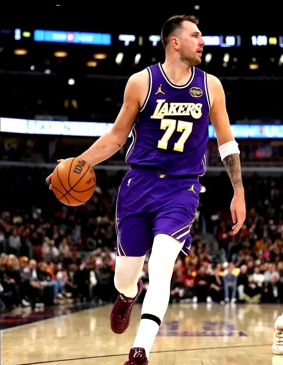 就打了5分钟，拿了2分，东契奇这一趟全明星，根本不是来打球的。
 
记者长枪短炮