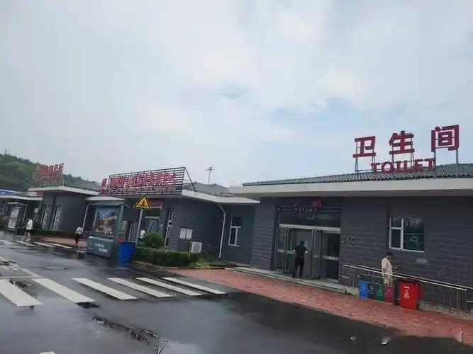 明年，全国高速公路服务区将迎来厕所适老化改造。交通运输部明确，2026年要在全国