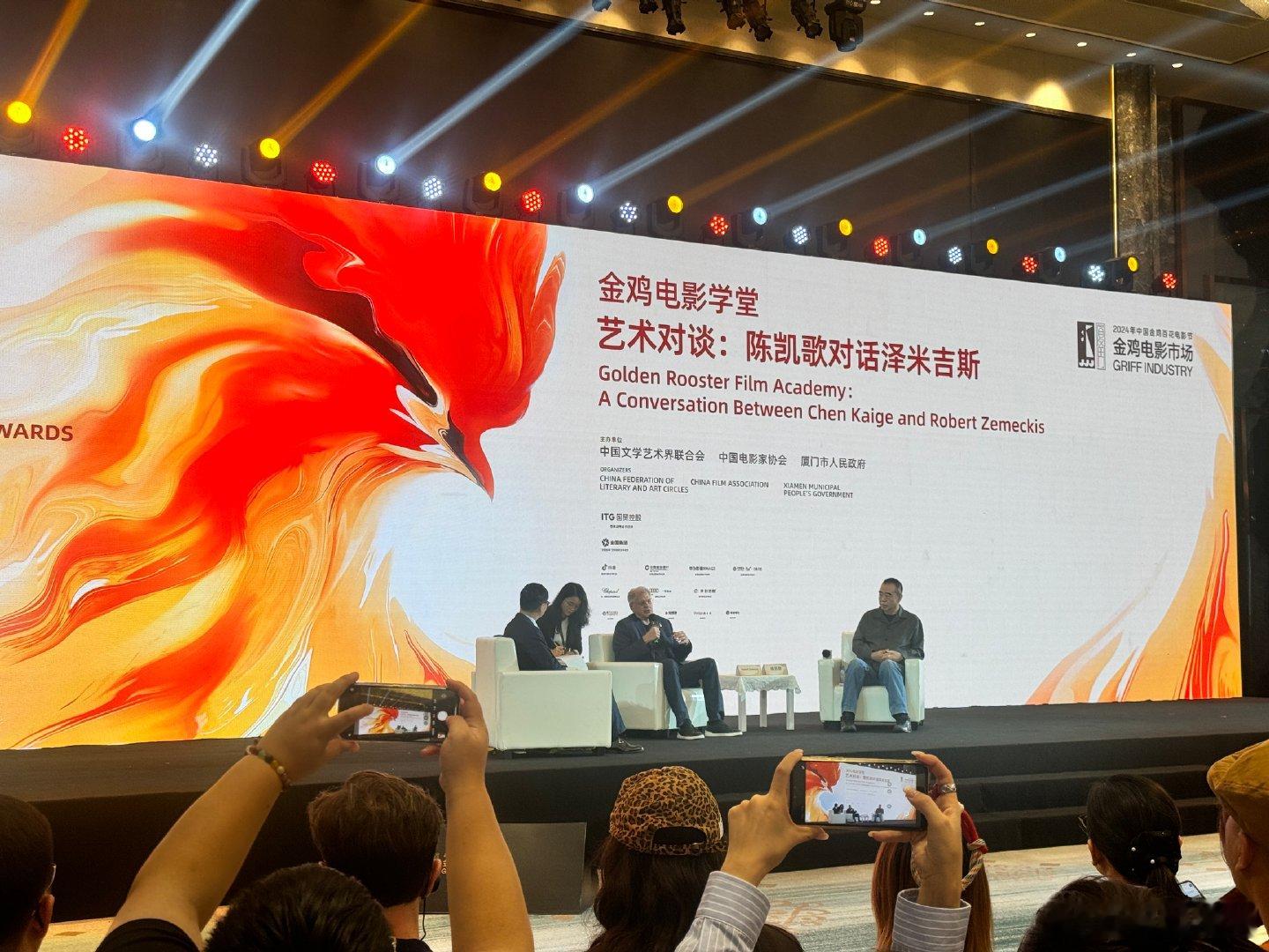陈凯歌谈阿甘正传 金鸡奖，陈凯歌评《阿甘正传》，赞其内涵丰富为时代史诗瑰宝。阿甘