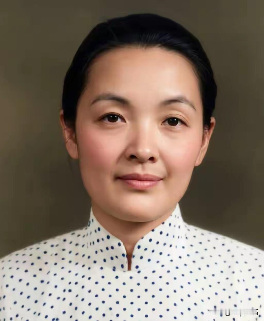 翻遍荣氏史料，
程慧云留下的痕迹极少。
她不像网文里的“刘淑清”那样被塑造成“运
